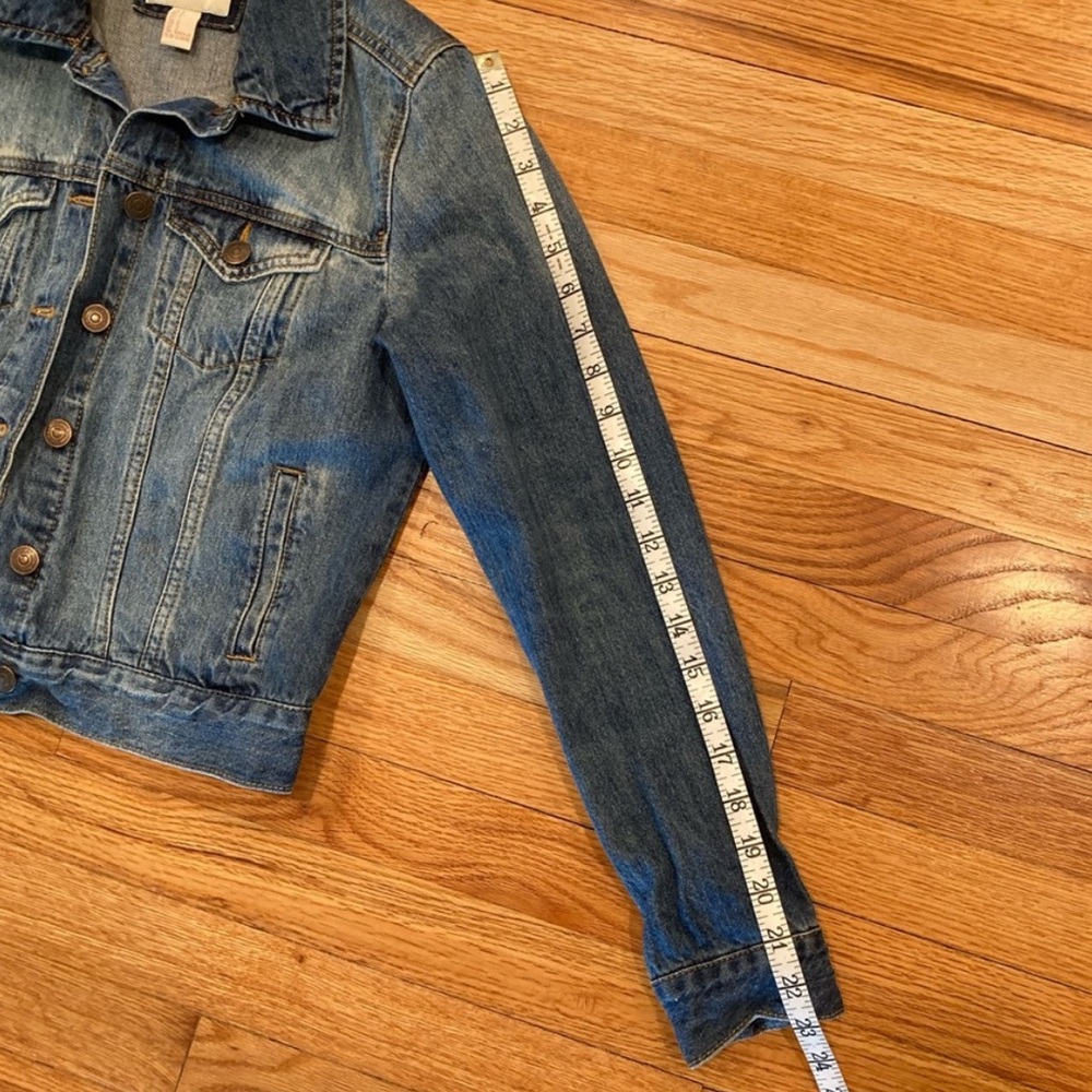 Forever 21 Women’s Denim Jacket Sz Small Blue, Slightly Faded Look - Picture 5 of 9